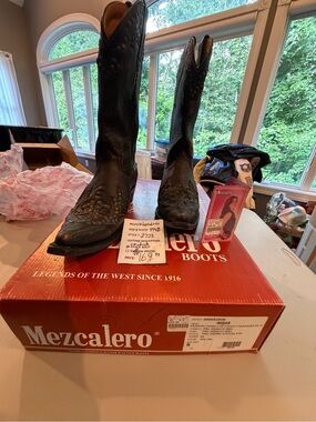Mezcalero women’s size 11 Black Embossed Leather Western Boots